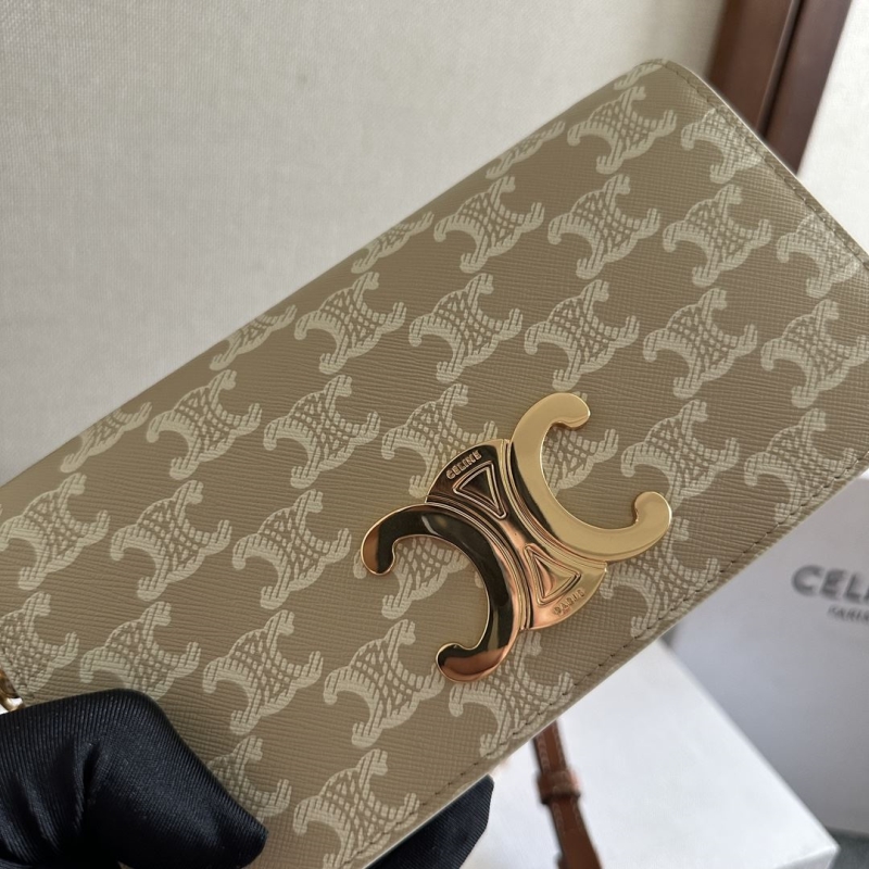 Ce1i*e triomphe bags